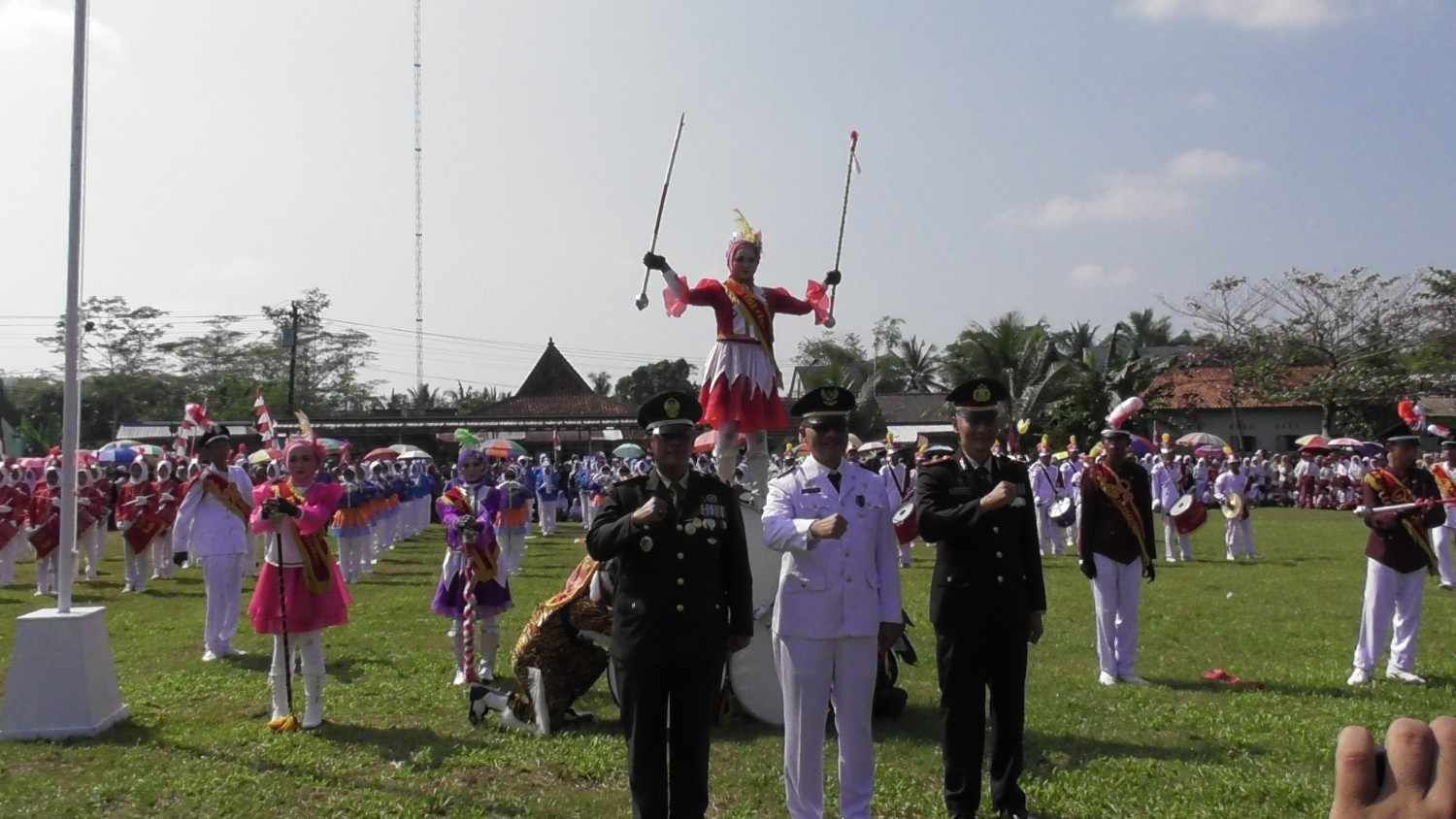 Drum Band Gema Sankar Yoga SMP Negeri 1 Karangmoncol Meriahkan Peringatan HUT RI ke-80