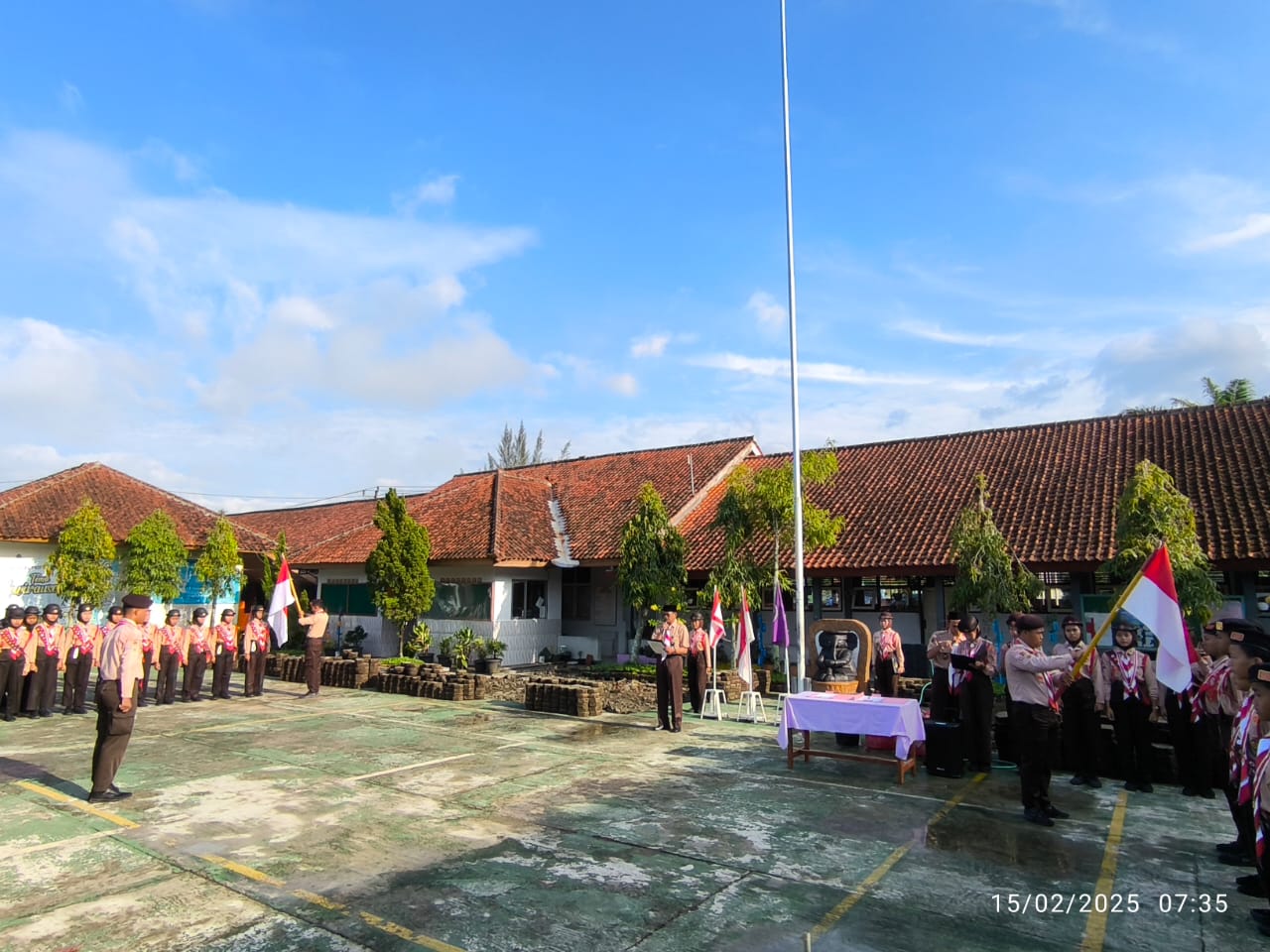 UPACARA PELANTIKAN DAN SERAH TERIMA JABATTAN PENGURUS DEWAN PENGGALANG SMP NEGERI 1 KARANGMONCOL