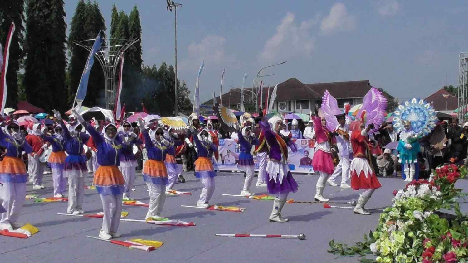 SMP N 1 Karangmoncol Tampil Memukau di Karnaval Kebangsaan HUT RI ke-80 Kabupaten Purbalingga